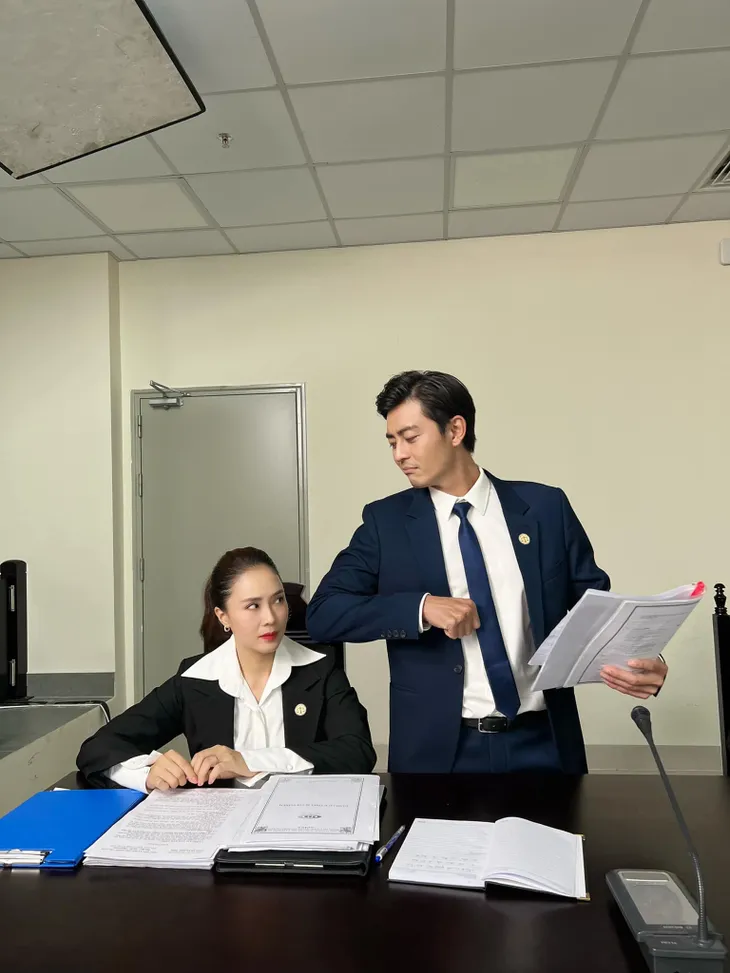 Hồng Diễm đẹp ngẩn ngơ trong loạt ảnh chia tay Hành trình công lý - Ảnh 9. Hồng Diễm đẹp ngẩn ngơ trong loạt ảnh chia tay Hành trình công lý - Ảnh 9.