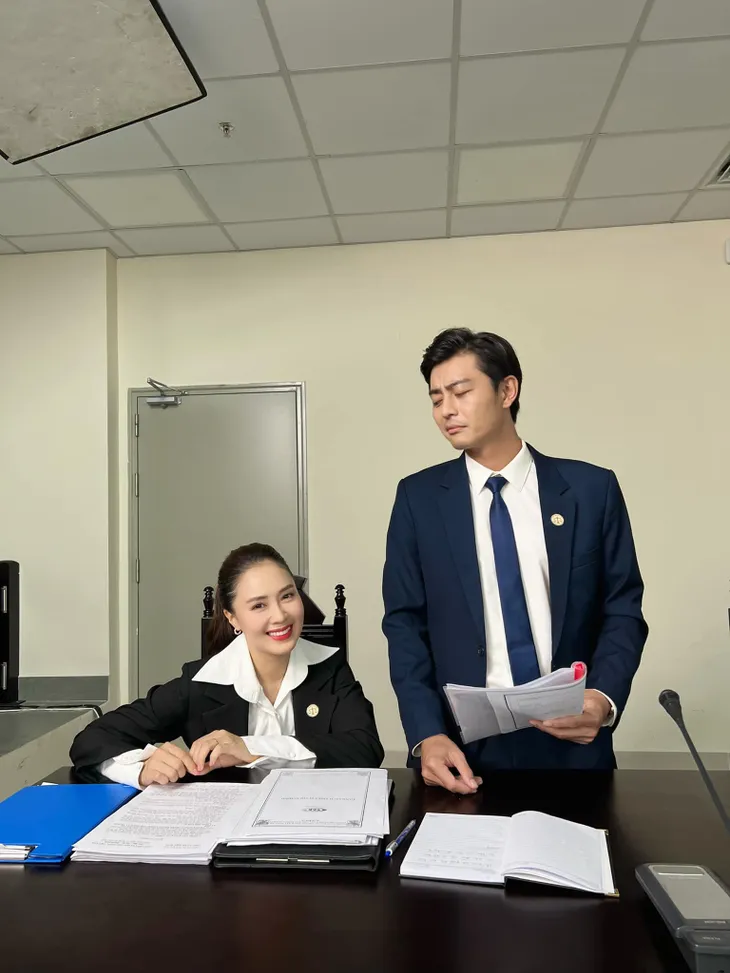 Hồng Diễm đẹp ngẩn ngơ trong loạt ảnh chia tay Hành trình công lý - Ảnh 10. Hồng Diễm đẹp ngẩn ngơ trong loạt ảnh chia tay Hành trình công lý - Ảnh 10.