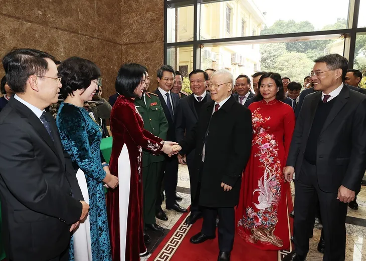 Tổng Bí thư Nguyễn Phú Trọng thăm, chúc Tết Đảng bộ, chính quyền và nhân dân Hà Nội - Ảnh 5.