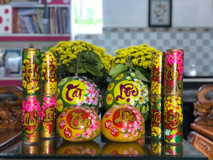 Trổ tài viết thư pháp lên trái cây, cô giáo Cần Thơ mang xuân đến mọi người - Ảnh 3. Trổ tài viết thư pháp lên trái cây, cô giáo Cần Thơ mang xuân đến mọi người - Ảnh 3.