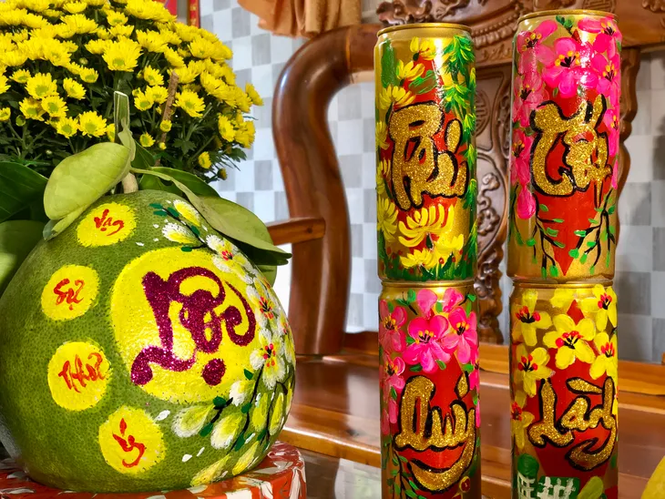 Trổ tài viết thư pháp lên trái cây, cô giáo Cần Thơ mang xuân đến mọi người - Ảnh 2. Trổ tài viết thư pháp lên trái cây, cô giáo Cần Thơ mang xuân đến mọi người - Ảnh 2.