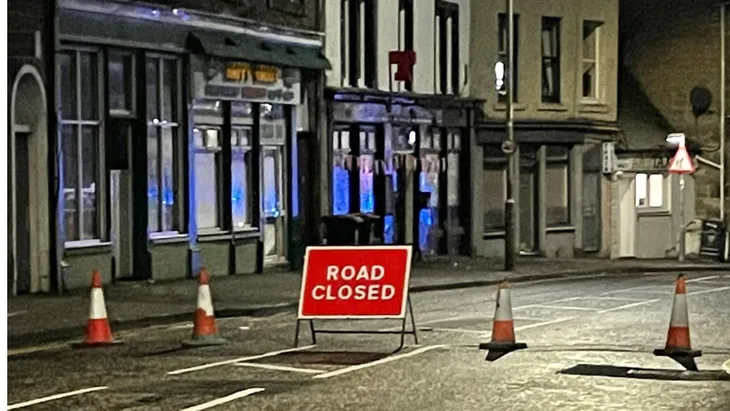 Ba người chết trong vụ cháy khách sạn ở Perth, Scotland - Ảnh 1. Ba người chết trong vụ cháy khách sạn ở Perth, Scotland - Ảnh 1.