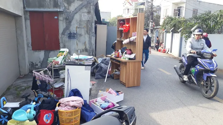 Hà Nam khẩn trương di dời các hộ dân khỏi vùng sạt lở - Ảnh 1.