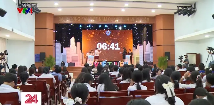 TP Hồ Chí Minh: Học sinh hào hứng Viết lên ước mơ nghề nghiệp - Ảnh 1. TP Hồ Chí Minh: Học sinh hào hứng Viết lên ước mơ nghề nghiệp - Ảnh 1.