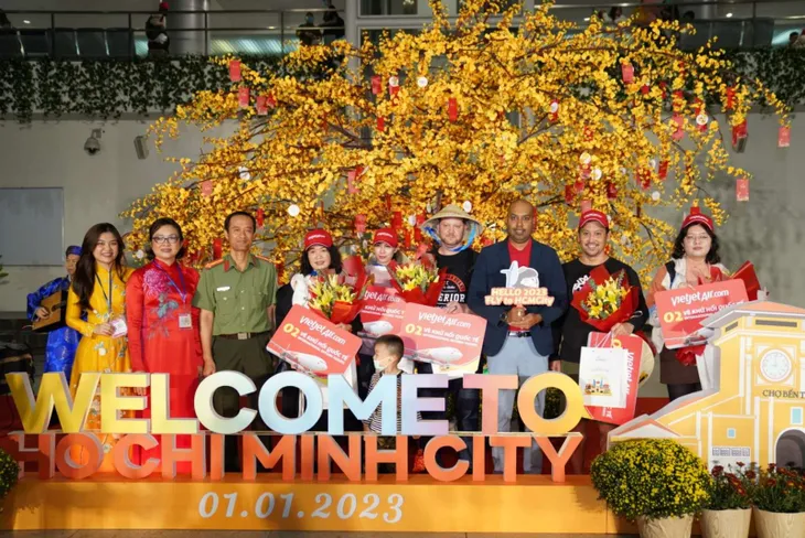 Các chuyến bay Vietjet đưa du khách đến với khắp các đầu sân bay, tưng bừng đón chào năm mới 2023 - Ảnh 6.