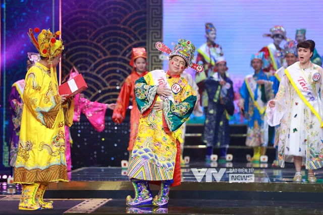 Táo quân 2023: Táo Giao thông Chí Trung lắm mưu nhiều kế - Ảnh 4. Táo quân 2023: Táo Giao thông Chí Trung lắm mưu nhiều kế - Ảnh 4.