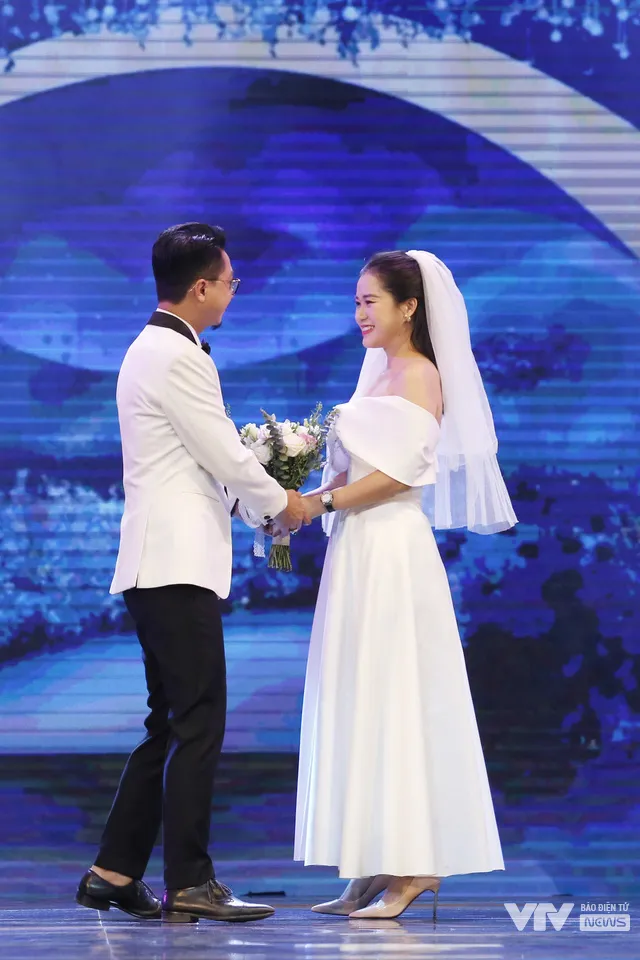 Vợ chồng Lâm Vỹ Dạ làm đám cưới trong Gala cười 2023 - Ảnh 2. Vợ chồng Lâm Vỹ Dạ làm đám cưới trong Gala cười 2023 - Ảnh 2.