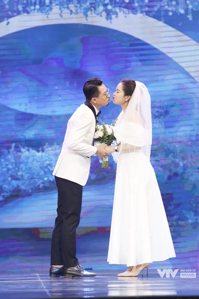 Vợ chồng Lâm Vỹ Dạ làm đám cưới trong Gala cười 2023 - Ảnh 3. Vợ chồng Lâm Vỹ Dạ làm đám cưới trong Gala cười 2023 - Ảnh 3.