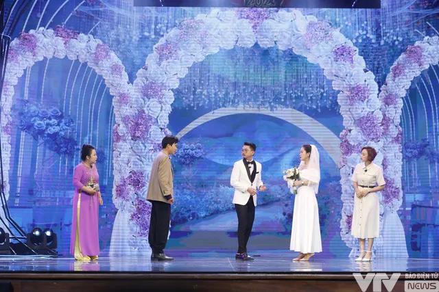 Vợ chồng Lâm Vỹ Dạ làm đám cưới trong Gala cười 2023 - Ảnh 6. Vợ chồng Lâm Vỹ Dạ làm đám cưới trong Gala cười 2023 - Ảnh 6.