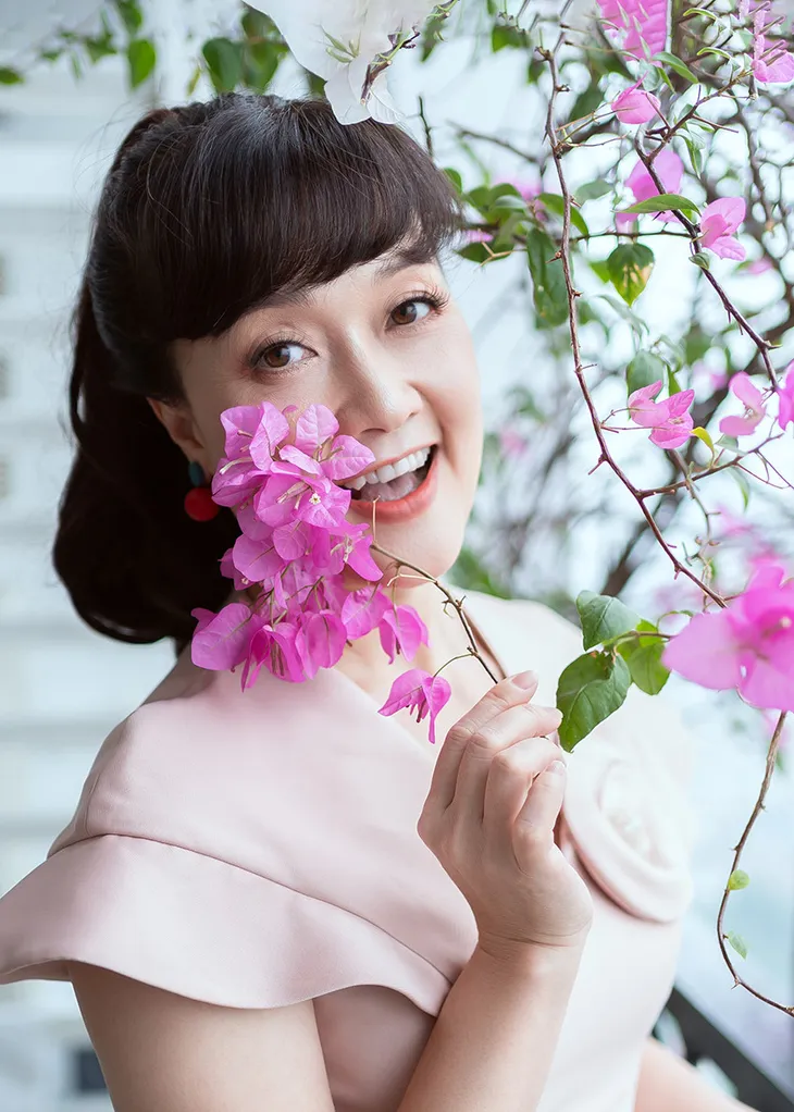 Sao Việt ngày cuối năm: Mỹ Tâm trổ tài gói bánh, loạt mỹ nhân xuống phố mua hoa Tết - Ảnh 13. Sao Việt ngày cuối năm: Mỹ Tâm trổ tài gói bánh, loạt mỹ nhân xuống phố mua hoa Tết - Ảnh 13.