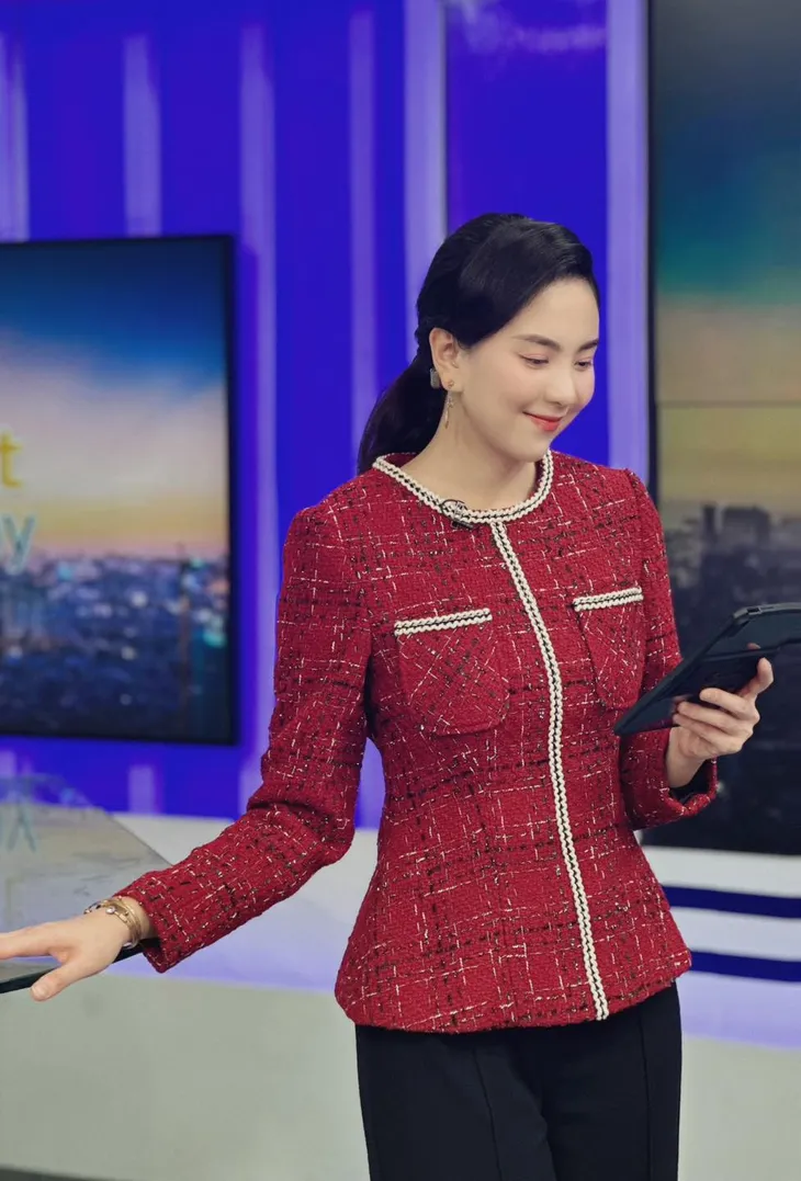 Mặc đẹp diện Tết như MC Mai Ngọc - Ảnh 5. Mặc đẹp diện Tết như MC Mai Ngọc - Ảnh 5.