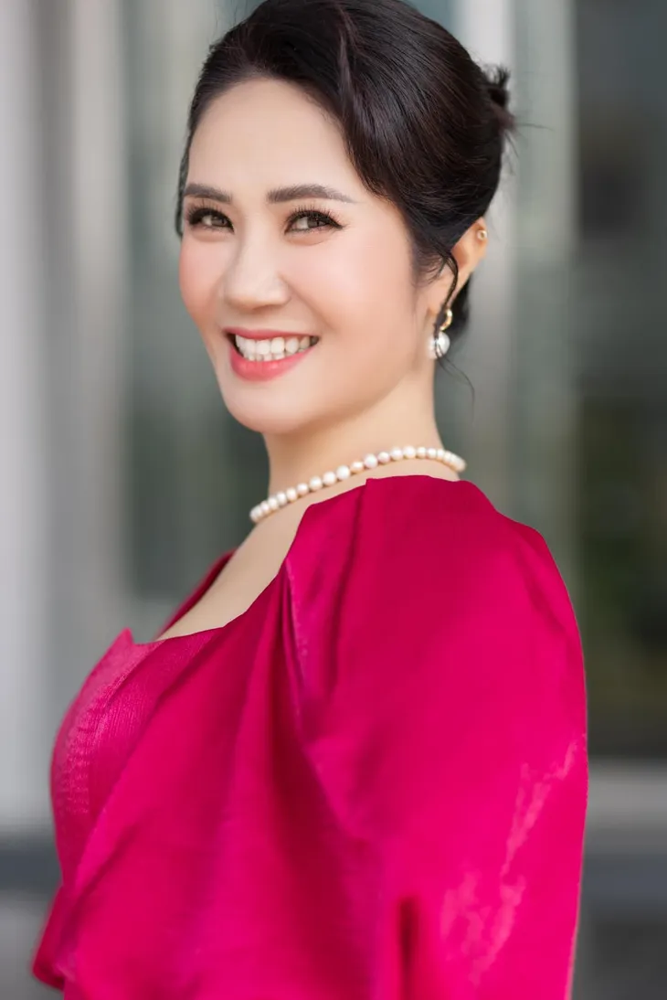 Sao Việt ngày cuối năm: Mỹ Tâm trổ tài gói bánh, loạt mỹ nhân xuống phố mua hoa Tết - Ảnh 4. Sao Việt ngày cuối năm: Mỹ Tâm trổ tài gói bánh, loạt mỹ nhân xuống phố mua hoa Tết - Ảnh 4.