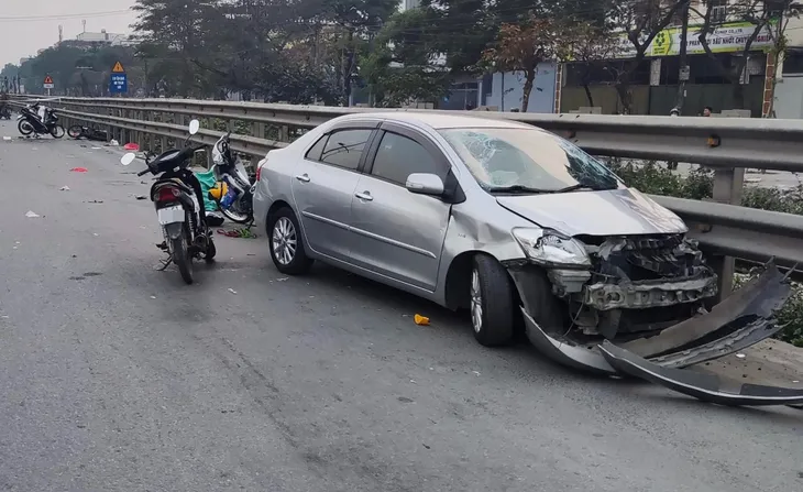 Vụ xe điên làm 8 người bị thương ở Hà Nội: Lái xe vi phạm nồng độ - Ảnh 1. Vụ xe điên làm 8 người bị thương ở Hà Nội: Lái xe vi phạm nồng độ - Ảnh 1.