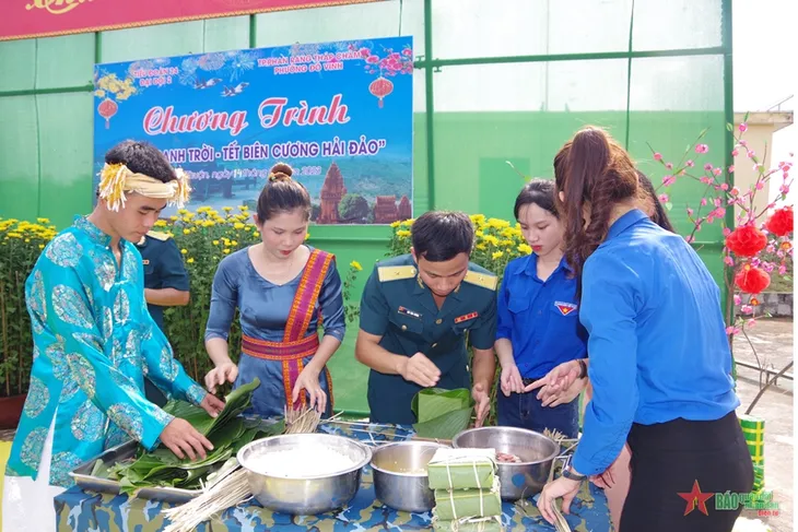 Hương xuân trên trận địa canh trời - Ảnh 1. Hương xuân trên trận địa canh trời - Ảnh 1.