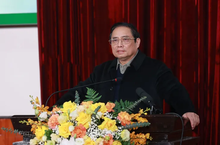 Thủ tướng Phạm Minh Chính thăm, động viên y bác sĩ và người bệnh ngày 30 Tết - Ảnh 3. Thủ tướng Phạm Minh Chính thăm, động viên y bác sĩ và người bệnh ngày 30 Tết - Ảnh 3.
