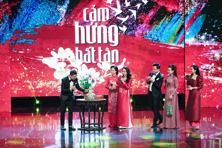 Các MC nổi tiếng VTV tung hứng trong Cảm hứng bất tận 2023 - Ảnh 2. Các MC nổi tiếng VTV tung hứng trong Cảm hứng bất tận 2023 - Ảnh 2.