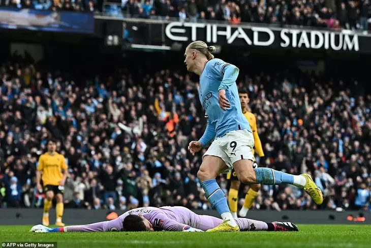 Haaland lập hat-trick, Man City áp sát Arsenal - Ảnh 3. Haaland lập hat-trick, Man City áp sát Arsenal - Ảnh 3.