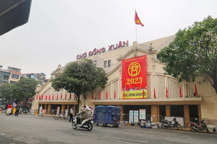 Hà Nội yên ắng, bình dị sáng mùng 1 Tết - Ảnh 11. Hà Nội yên ắng, bình dị sáng mùng 1 Tết - Ảnh 11.