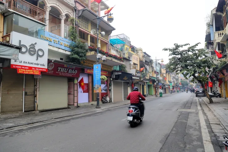 Hà Nội yên ắng, bình dị sáng mùng 1 Tết - Ảnh 10. Hà Nội yên ắng, bình dị sáng mùng 1 Tết - Ảnh 10.