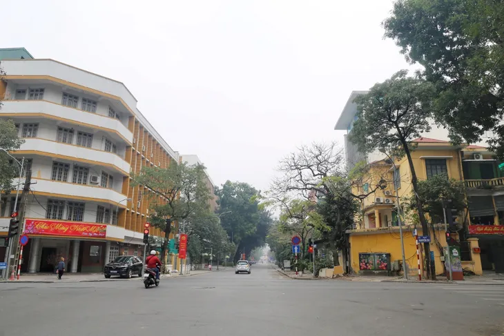 Hà Nội yên ắng, bình dị sáng mùng 1 Tết - Ảnh 6. Hà Nội yên ắng, bình dị sáng mùng 1 Tết - Ảnh 6.