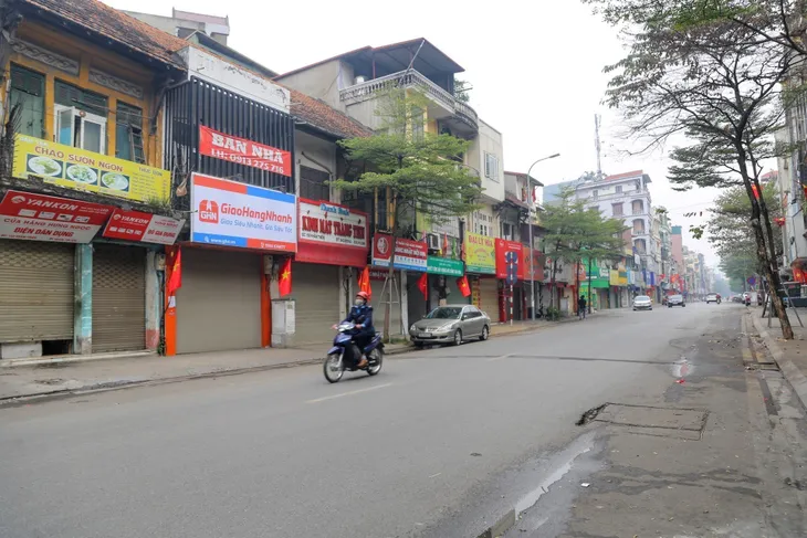 Hà Nội yên ắng, bình dị sáng mùng 1 Tết - Ảnh 7. Hà Nội yên ắng, bình dị sáng mùng 1 Tết - Ảnh 7.