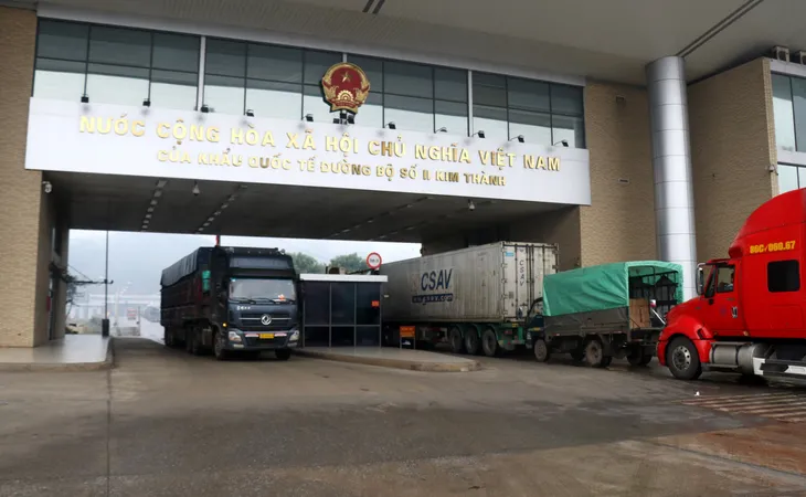 Sôi động xuất nhập khẩu ngày đầu năm mới Quý Mão - Ảnh 1. Sôi động xuất nhập khẩu ngày đầu năm mới Quý Mão - Ảnh 1.