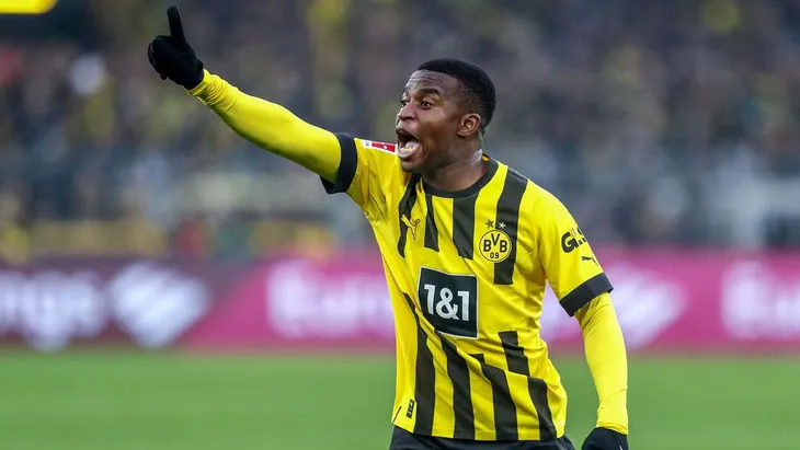 Moukoko gia hạn với Dortmund, Ziyech được nhiều đội bóng theo đuổi - Ảnh 1. Moukoko gia hạn với Dortmund, Ziyech được nhiều đội bóng theo đuổi - Ảnh 1.