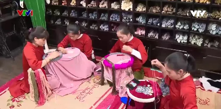 Tìm về nét xưa trong trang phục Tết - Ảnh 1. Tìm về nét xưa trong trang phục Tết - Ảnh 1.