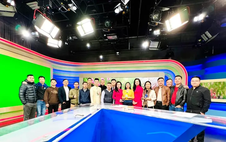 Không khí rộn ràng trên các trường quay VTV ngày đầu năm mới - Ảnh 10. Không khí rộn ràng trên các trường quay VTV ngày đầu năm mới - Ảnh 10.