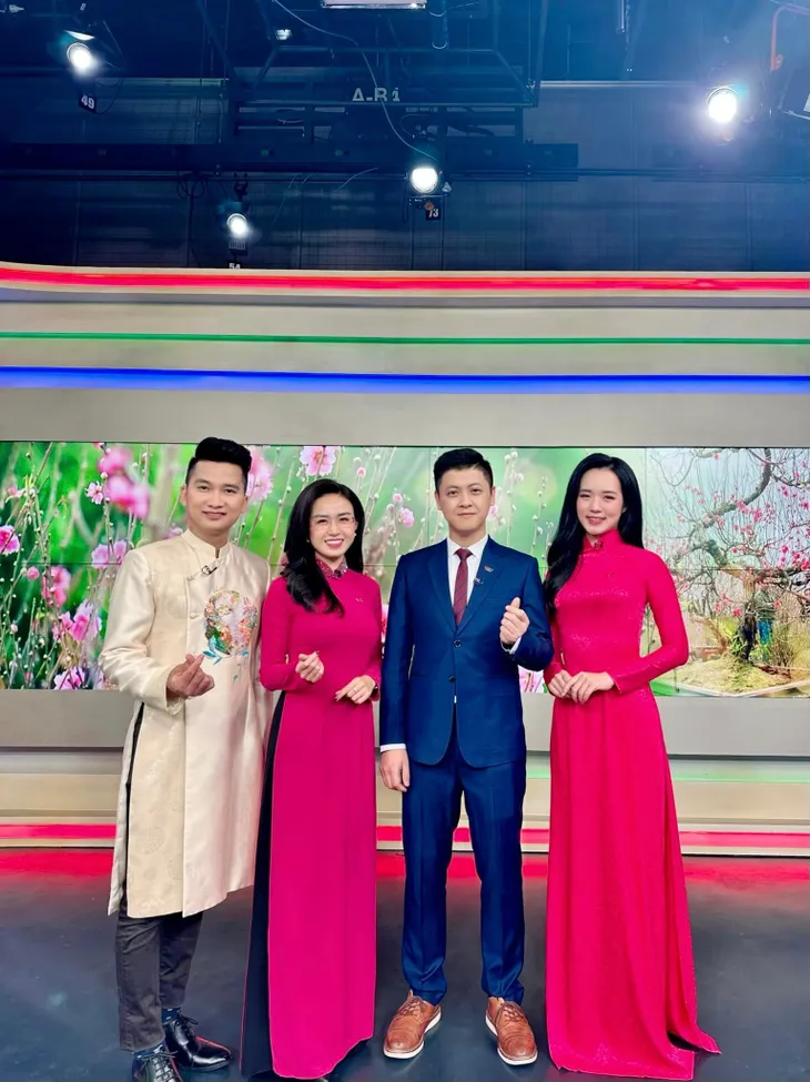 Không khí rộn ràng trên các trường quay VTV ngày đầu năm mới - Ảnh 14. Không khí rộn ràng trên các trường quay VTV ngày đầu năm mới - Ảnh 14.