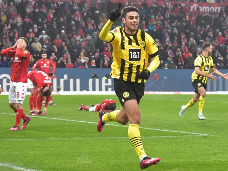 Dortmund giành chiến thắng kịch tính trước Mainz 05 - Ảnh 2. Dortmund giành chiến thắng kịch tính trước Mainz 05 - Ảnh 2.