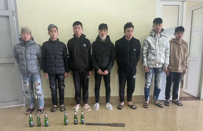 Từ Tiktok, chặn bắt 2 nhóm tuổi teen hẹn nhau hỗn chiến trên Quốc lộ 10 - Ảnh 1. Từ Tiktok, chặn bắt 2 nhóm tuổi teen hẹn nhau hỗn chiến trên Quốc lộ 10 - Ảnh 1.