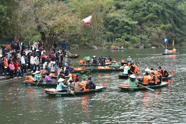 Toàn quốc ước tính phục vụ 9 triệu lượt khách nội địa dịp Tết - Ảnh 1. Toàn quốc ước tính phục vụ 9 triệu lượt khách nội địa dịp Tết - Ảnh 1.