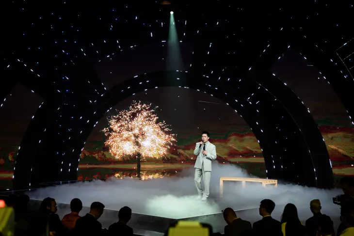 Anh Tú hát Năm qua đã làm gì khuấy động Gala Việc tử tế 2023 - Ảnh 6. Anh Tú hát Năm qua đã làm gì khuấy động Gala Việc tử tế 2023 - Ảnh 6.