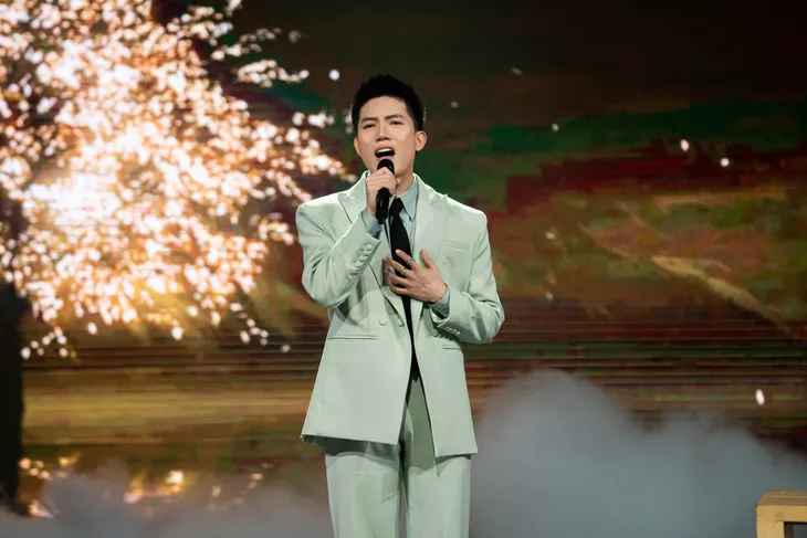 Anh Tú hát Năm qua đã làm gì khuấy động Gala Việc tử tế 2023 - Ảnh 7. Anh Tú hát Năm qua đã làm gì khuấy động Gala Việc tử tế 2023 - Ảnh 7.