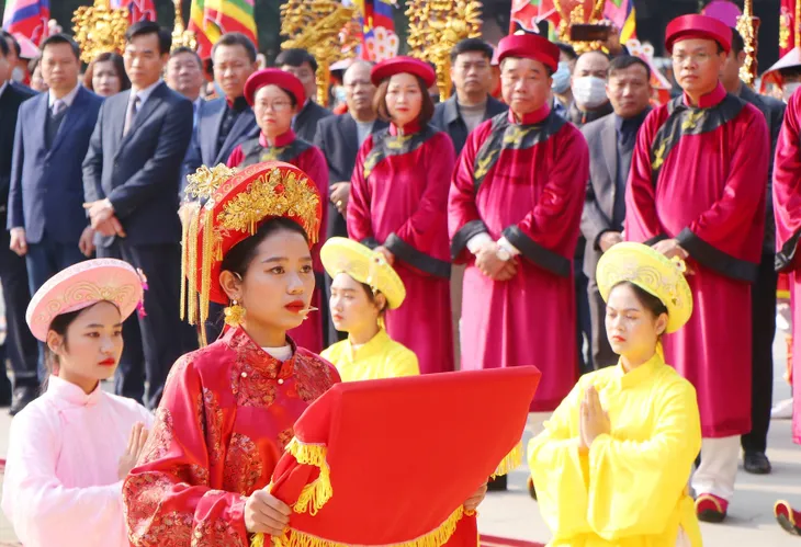 Khai hội Đền Mẫu Âu Cơ - Ảnh 3. Khai hội Đền Mẫu Âu Cơ - Ảnh 3.