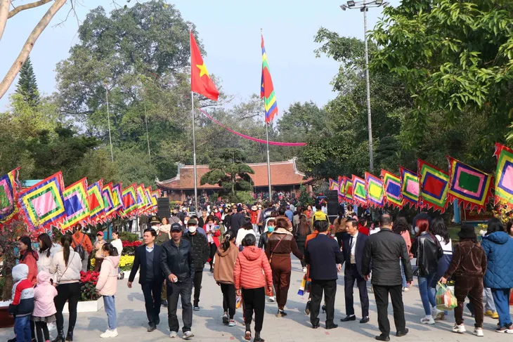 Khai hội Đền Mẫu Âu Cơ - Ảnh 1. Khai hội Đền Mẫu Âu Cơ - Ảnh 1.