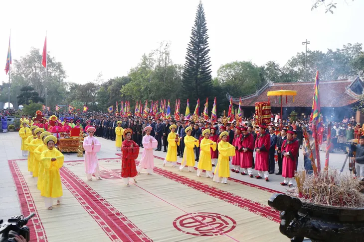 Khai hội Đền Mẫu Âu Cơ - Ảnh 4. Khai hội Đền Mẫu Âu Cơ - Ảnh 4.