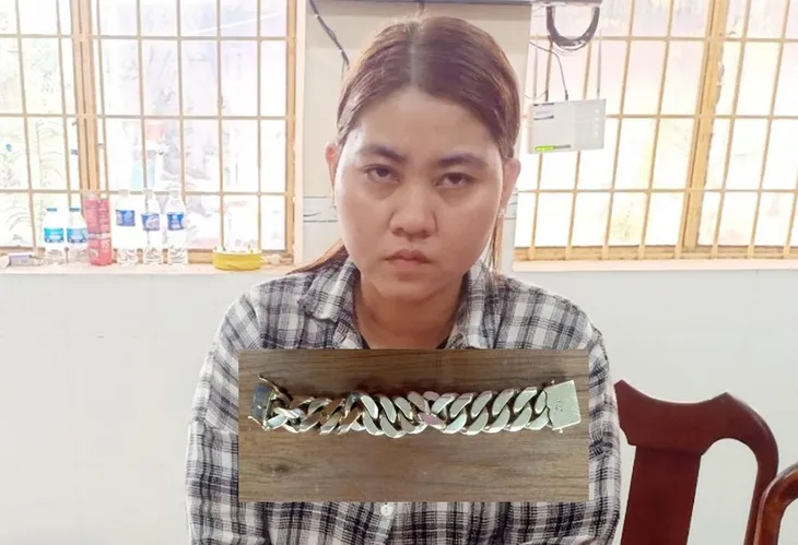 Đi chúc Tết, ăn trộm hơn 4 cây vàng của nhà em họ - Ảnh 1. Đi chúc Tết, ăn trộm hơn 4 cây vàng của nhà em họ - Ảnh 1.