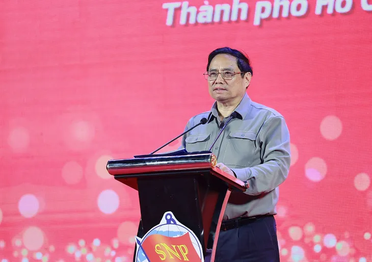Thủ tướng dự lễ phát lệnh ra quân sản xuất đầu năm tại Cảng Tân Cảng – Cát Lái - Ảnh 5. Thủ tướng dự lễ phát lệnh ra quân sản xuất đầu năm tại Cảng Tân Cảng – Cát Lái - Ảnh 5.