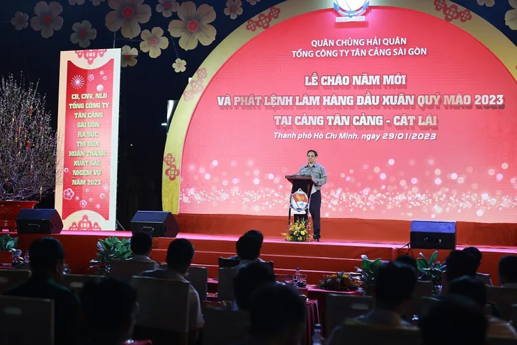 Thủ tướng dự lễ phát lệnh ra quân sản xuất đầu năm tại Cảng Tân Cảng – Cát Lái - Ảnh 1. Thủ tướng dự lễ phát lệnh ra quân sản xuất đầu năm tại Cảng Tân Cảng – Cát Lái - Ảnh 1.