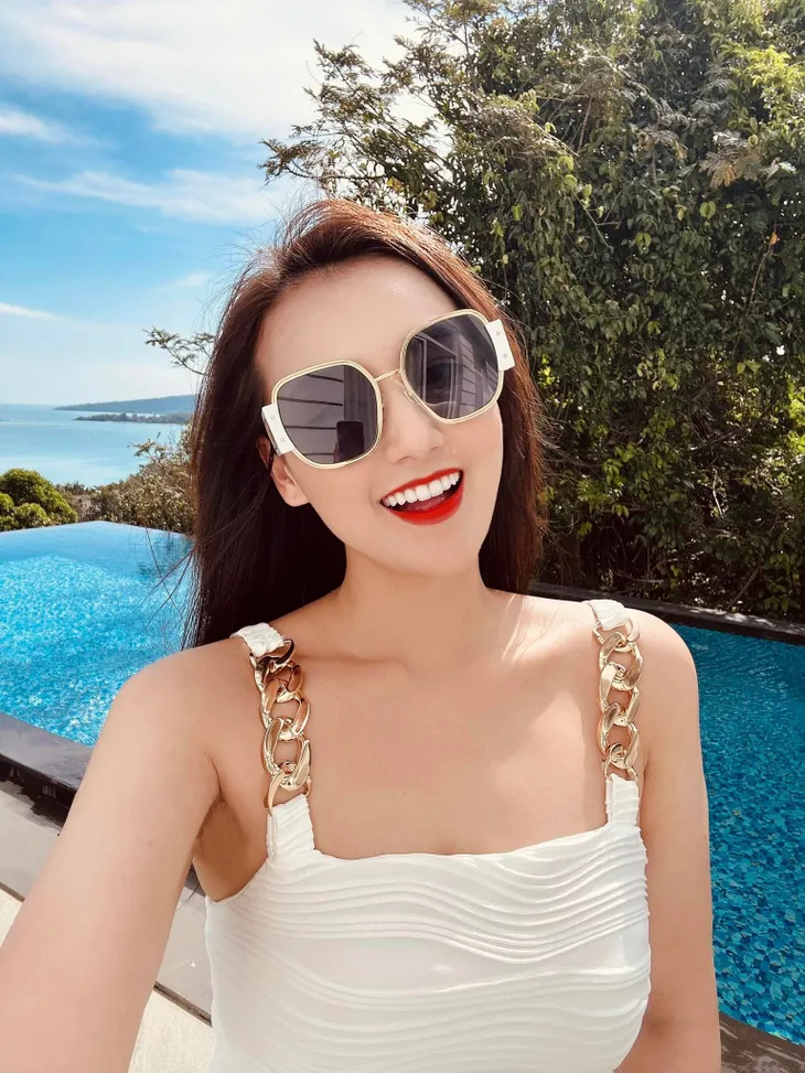 Diễn viên Việt tuần qua: Lã Thanh Huyền đi biển ngày Đông, Đình Tú cực điển trai bên Huyền Lizzie - Ảnh 4. Diễn viên Việt tuần qua: Lã Thanh Huyền đi biển ngày Đông, Đình Tú cực điển trai bên Huyền Lizzie - Ảnh 4.
