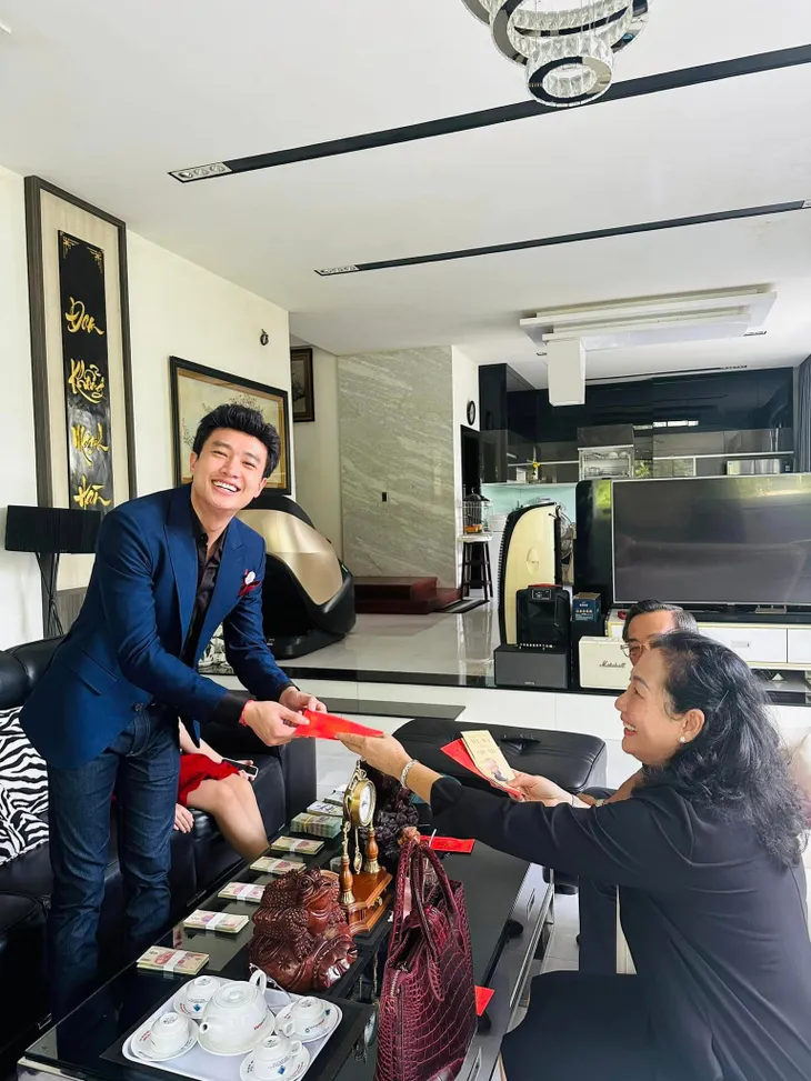 Diễn viên Việt tuần qua: Sum vầy bên gia đình ngày Tết - Ảnh 17. Diễn viên Việt tuần qua: Sum vầy bên gia đình ngày Tết - Ảnh 17.