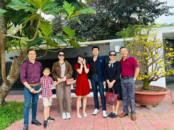 Diễn viên Việt tuần qua: Sum vầy bên gia đình ngày Tết - Ảnh 14. Diễn viên Việt tuần qua: Sum vầy bên gia đình ngày Tết - Ảnh 14.