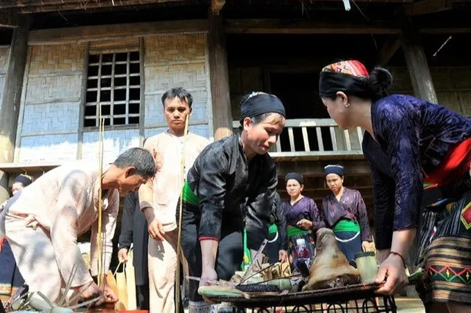 Nét văn hóa độc, lạ ngày Tết của người Ơ Đu - Ảnh 2. Nét văn hóa độc, lạ ngày Tết của người Ơ Đu - Ảnh 2.