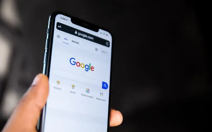 Cuộc chiến âm thầm giữa Apple và Google - Ảnh 2. Cuộc chiến âm thầm giữa Apple và Google - Ảnh 2.