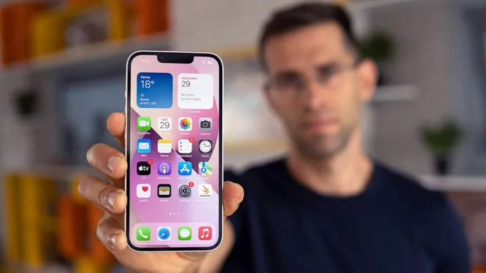 Cuộc chiến âm thầm giữa Apple và Google - Ảnh 3. Cuộc chiến âm thầm giữa Apple và Google - Ảnh 3.