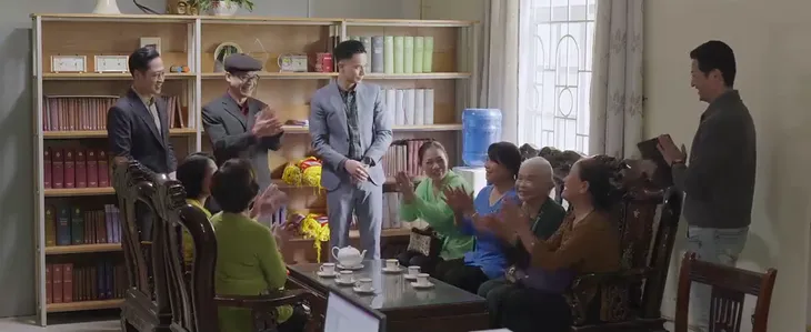 Dưới bóng cây hạnh phúc - Tập 6: Đạt thăng chức, Tố đánh nhau quên thân vì Tơ - Ảnh 7. Dưới bóng cây hạnh phúc - Tập 6: Đạt thăng chức, Tố đánh nhau quên thân vì Tơ - Ảnh 7.