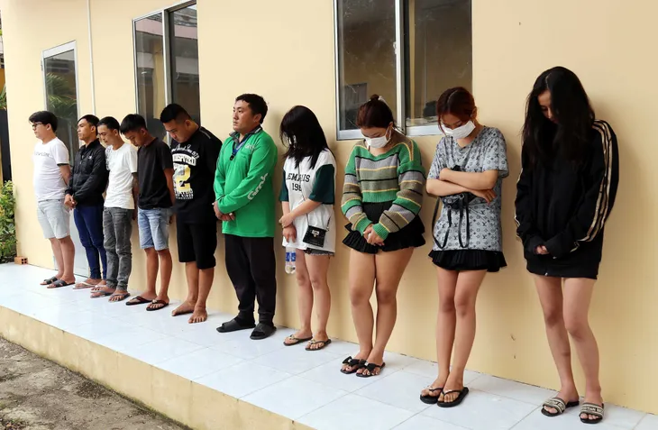 Bắt quả tang nhóm đối tượng tàng trữ, tổ chức sử dụng ma túy - Ảnh 1. Bắt quả tang nhóm đối tượng tàng trữ, tổ chức sử dụng ma túy - Ảnh 1.