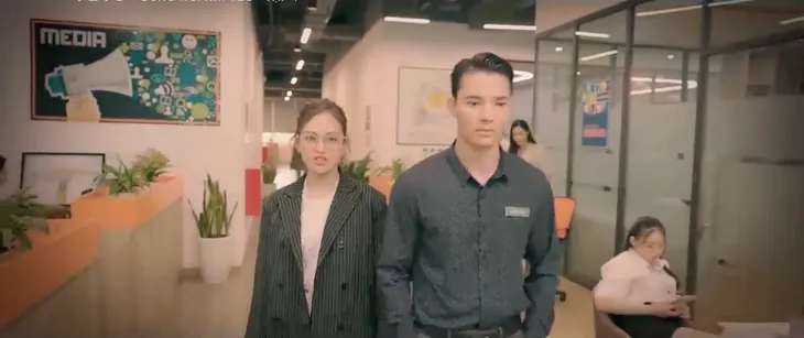 Đừng nói khi yêu - Tập 1: Ly gặp phải sếp hãm, liên tiếp bị chơi xấu - Ảnh 31. Đừng nói khi yêu - Tập 1: Ly gặp phải sếp hãm, liên tiếp bị chơi xấu - Ảnh 31.